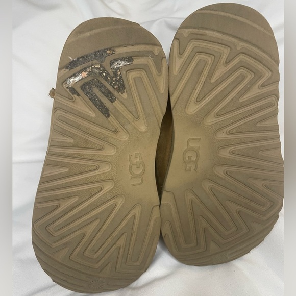 UGG Classic Chestnut Boots, Toddler Size 10 - Picture 5 of 7
